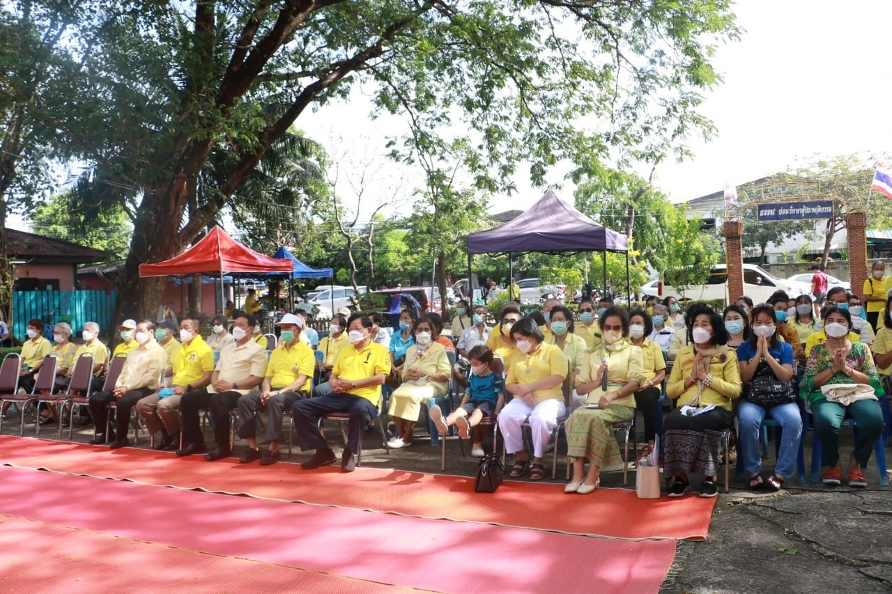 ภาพกิจกรรมวันสงกรานต์ สหกรณ์เคหสถานกรุงเทพฯ จำกัด (สามเสน) สรงน้ำพระ รดน้ำขอพร