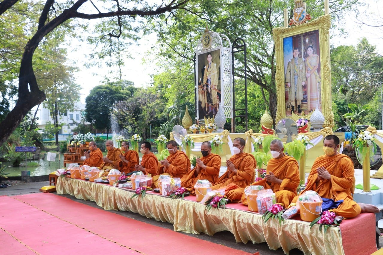 ภาพกิจกรรมวันสงกรานต์ สหกรณ์เคหสถานกรุงเทพฯ จำกัด (สามเสน) สรงน้ำพระ รดน้ำขอพร